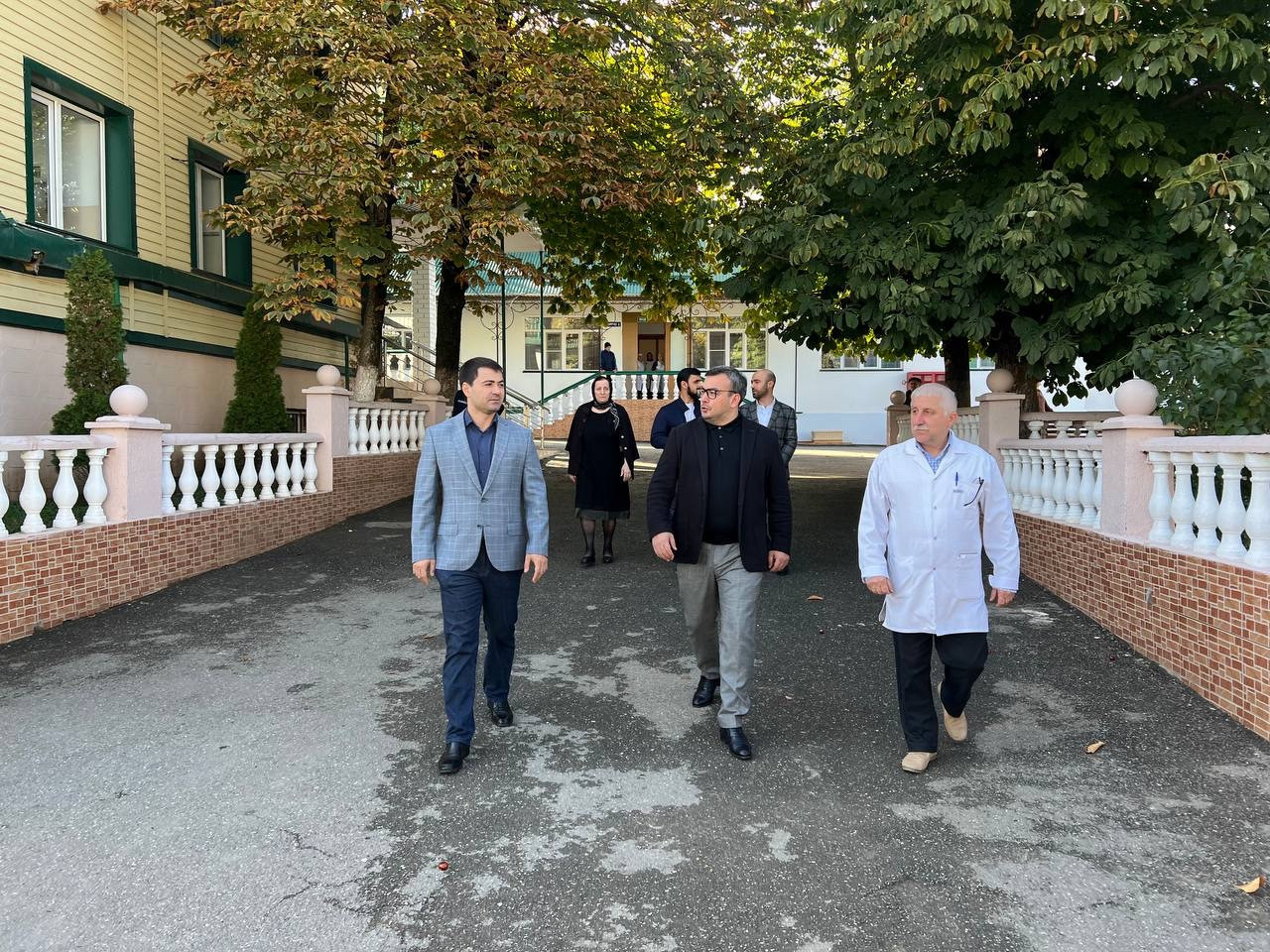 Накануне, врио министра труда и социального развития Республики Дагестан Магомедзагид Кихасуров, в рамках рабочей поездки посетил подведомственное учреждение - психоневрологический интернат «Казанищенский», в котором проживает 246 человек.